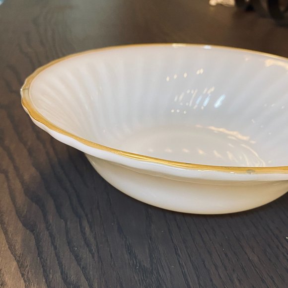 Vintage Anchor Hocking Milk Glass Bowl Swirl Gold Trim - Picture 2 of 7